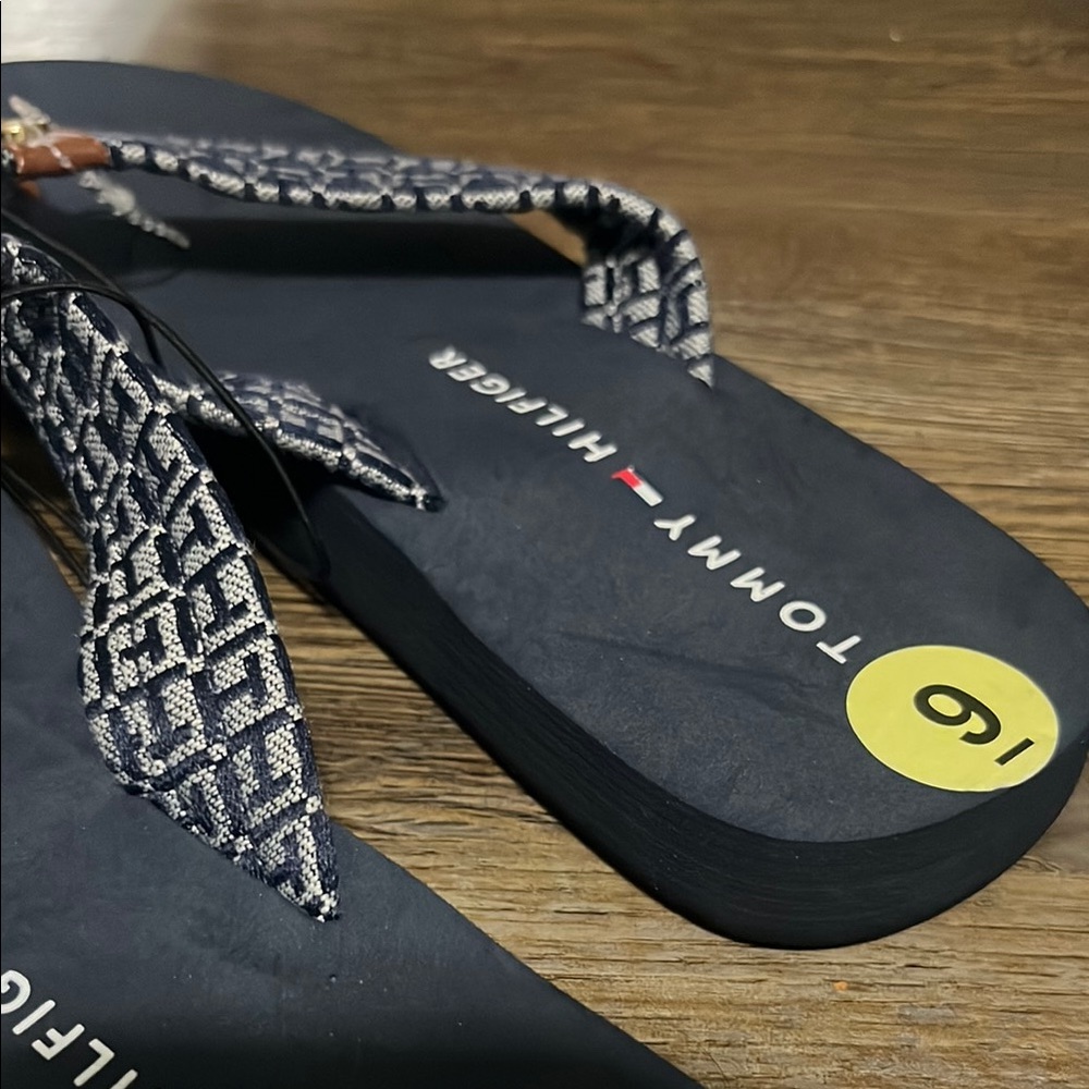 New Tommy Hilfiger Black Flip Flops - Picture 4 of 4